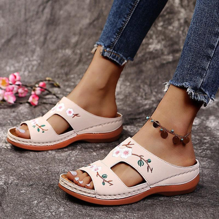 Woman Flower Platform Colorful Shoes Comfortable Casual Sandals For Women Comfortable Flower Clip Toe Summer Beach Sandals Fashion Ladies Platform Dress Shoes
